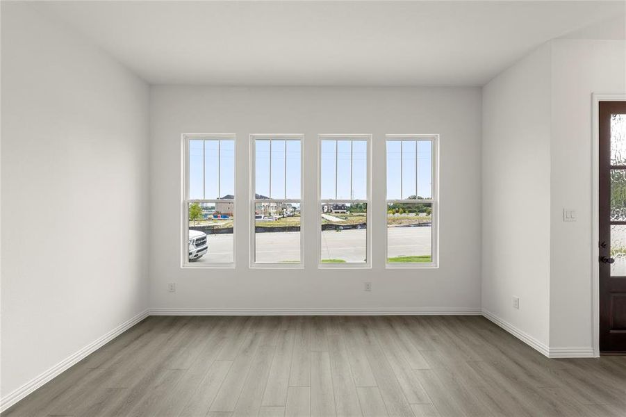 Spacious, unfurnished interior of a new home in Collin Creek, Plano (Image 24).
