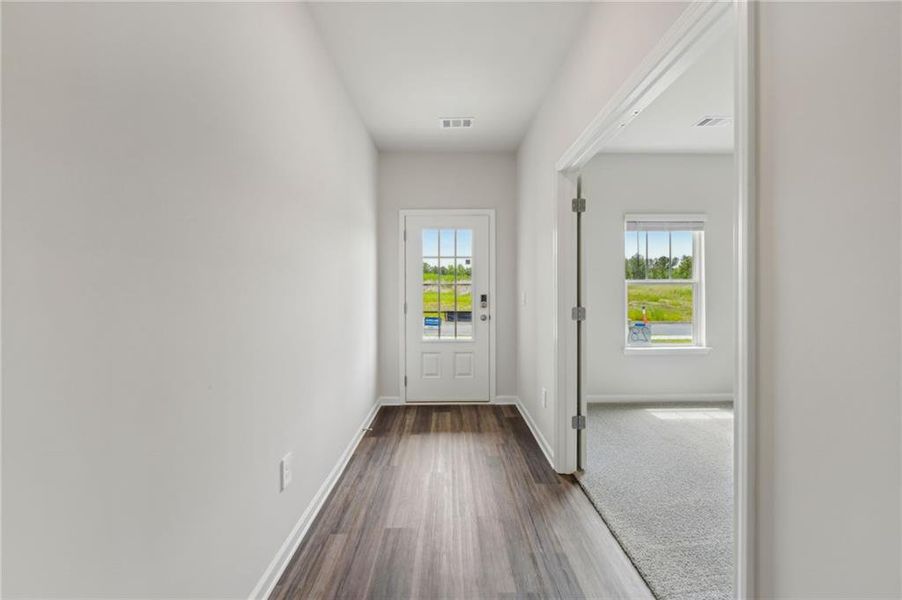 Spacious, unfurnished interior of a new home in Ivey Township, Dallas (Image 17).