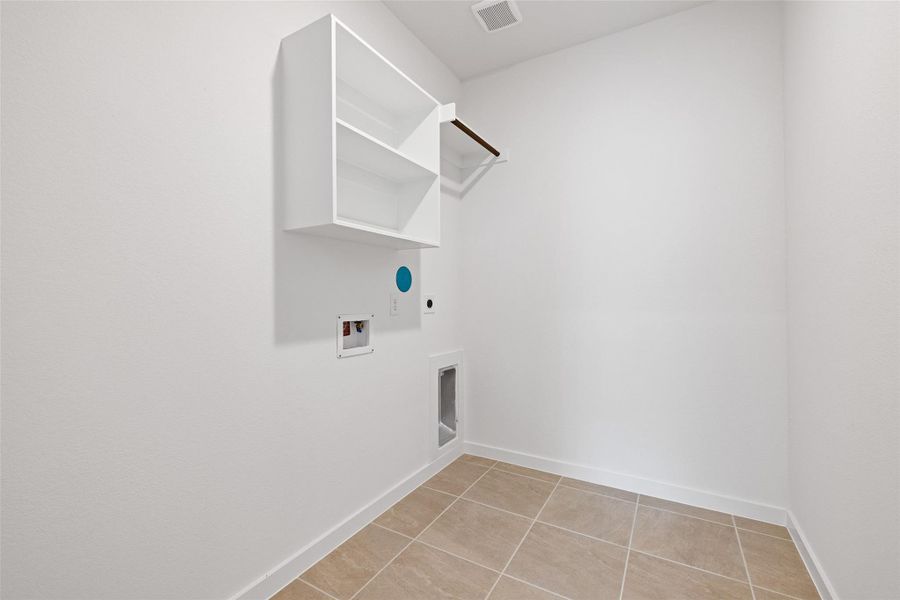 Spacious, unfurnished interior of a new home in Sunterra, Katy (Image 33). Spacious, unfurnished interior of a new home in Sunterra, Katy (Image 33).