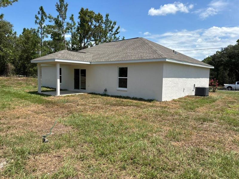 Exterior details and patio area of a home in , Dunnellon (Image 4).