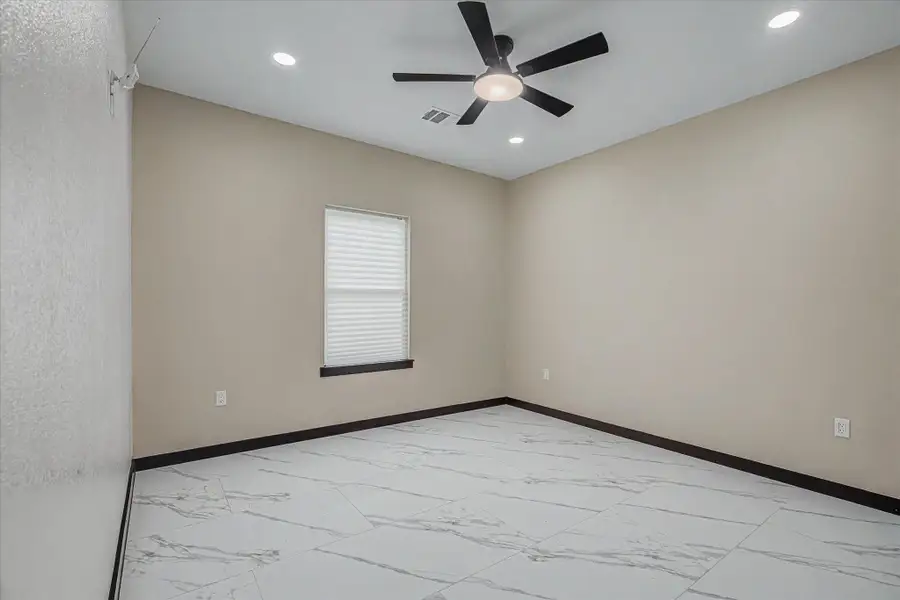 Spacious, unfurnished interior of a new home in , Houston (Image 19).