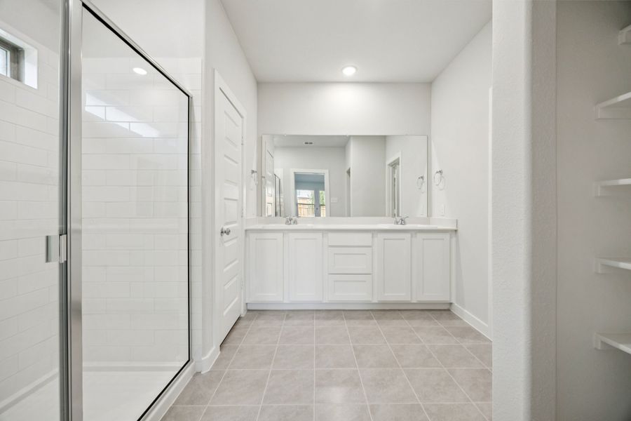 Primary Bathroom in the Emmy II home plan by Trophy Signature Homes - REPRESENTATIVE PHOTO Primary Bathroom in the Emmy II home plan by Trophy Signature Homes - REPRESENTATIVE PHOTO