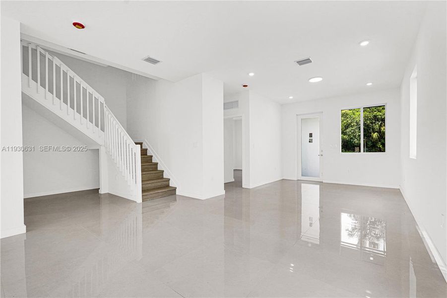 Spacious, unfurnished interior of a new home in , Miami (Image 45).
