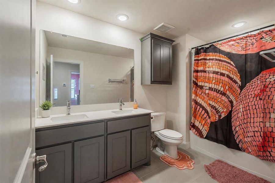 Furnished interior view inside a new home in , Little Elm (Image 11).
