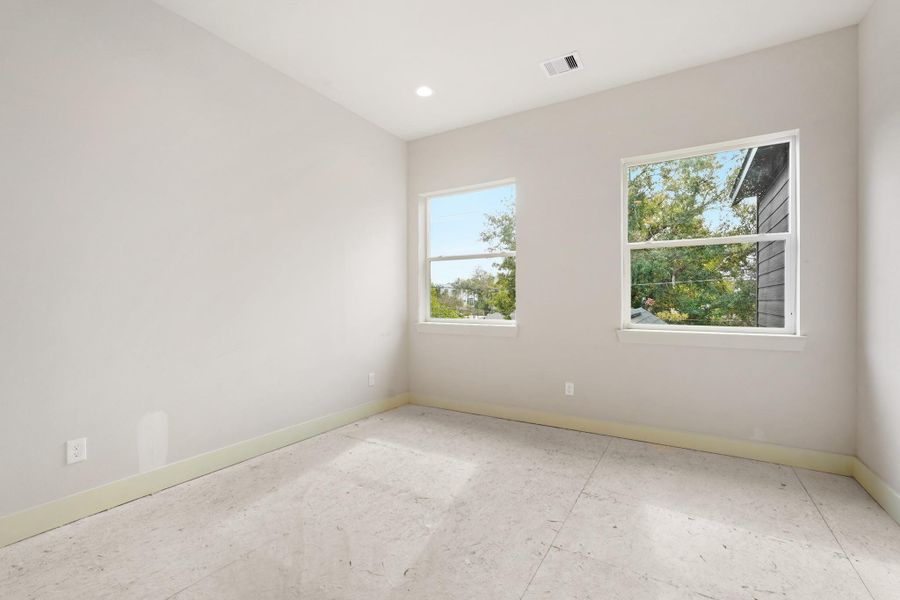 Spacious, unfurnished interior of a new home in , Houston (Image 11).