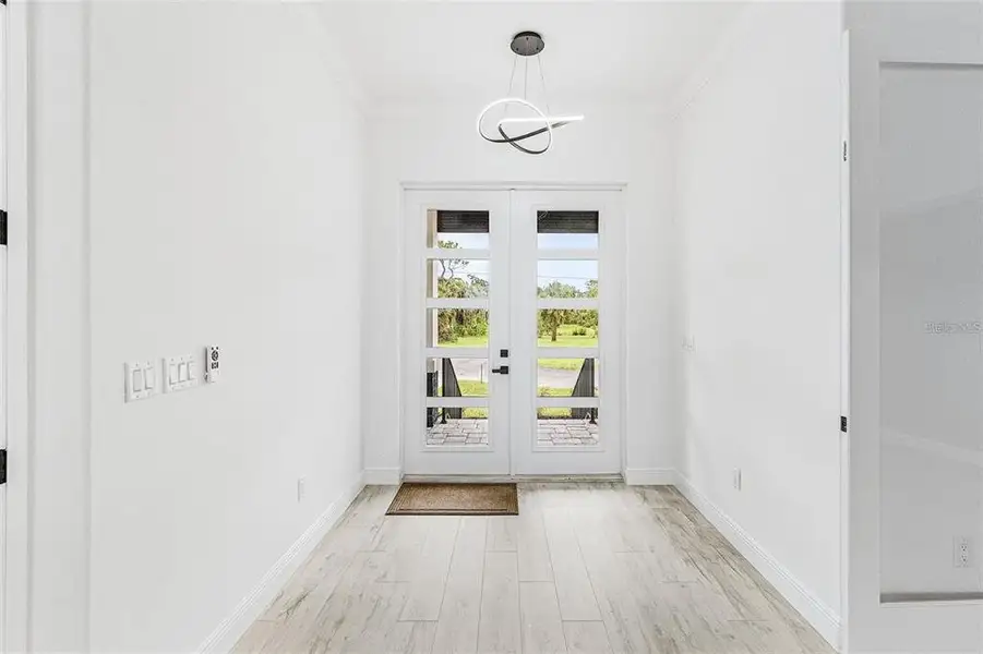 Spacious, unfurnished interior of a new home in , Punta Gorda (Image 6).