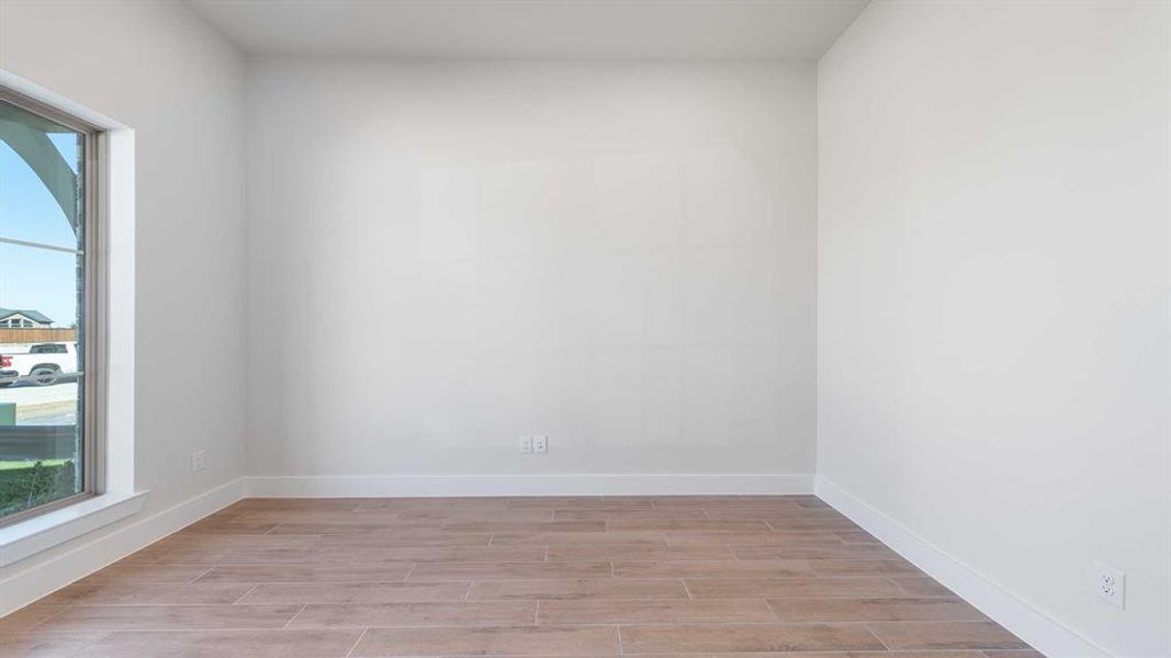 Spacious, unfurnished interior of a new home in Myrtle Creek 60', Waxahachie (Image 21).