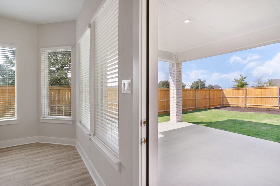 Spacious, unfurnished interior of a new home in Santa Rita Ranch, Liberty Hill (Image 21).