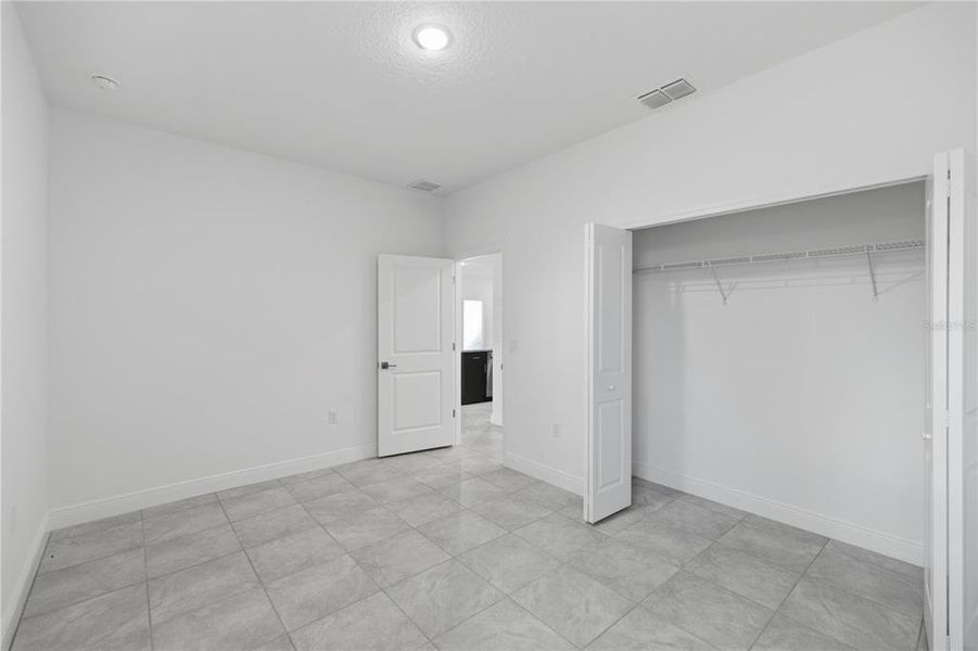 Spacious, unfurnished interior of a new home in , Ocala (Image 20).