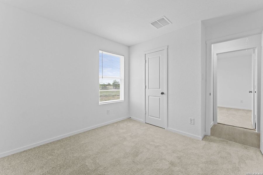 Spacious, unfurnished interior of a new home in Spring Grove, San Antonio (Image 12).