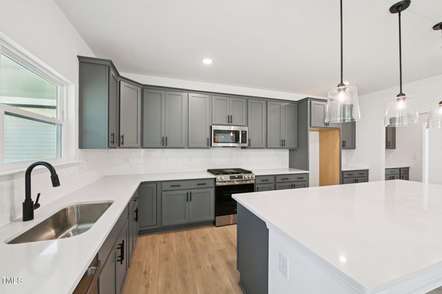 13-web-or-mls-N Stonemill Trl-S0507-013