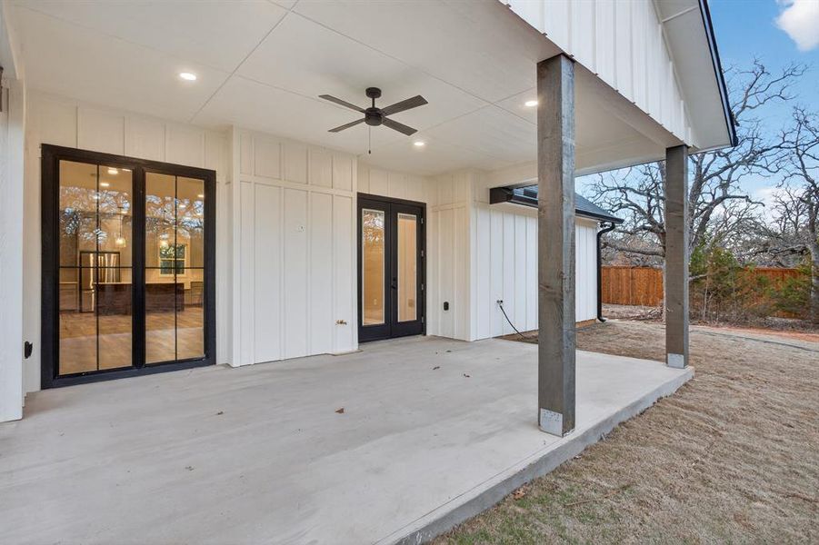 Covered patio! Perfect for quiet evenings at home!