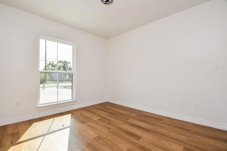 Welcome to this secondary bedroom, a thoughtfully designed space with a large window that allows an abundance of natural light to fill the room. This bright and inviting environment is perfect for both relaxation and enhancing productivity.