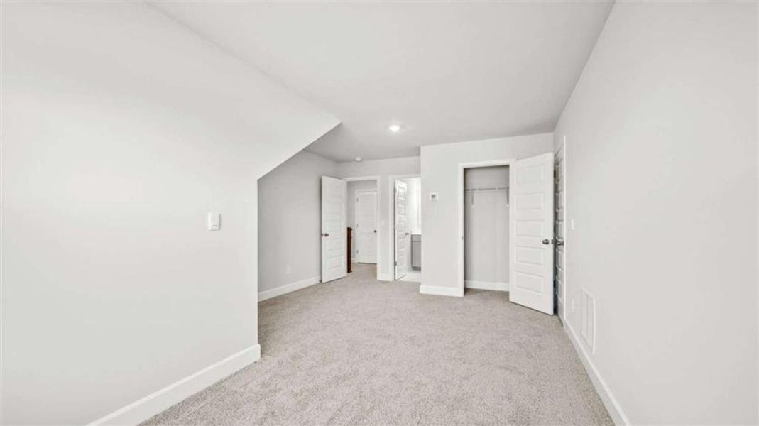 Spacious, unfurnished interior of a new home in Evergreen Crossing, Locust Grove (Image 30).