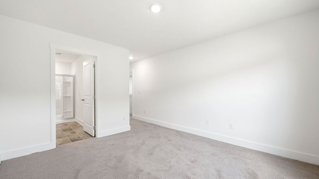 Spacious, unfurnished interior of a new home in Cherokee Crossing, Kodak (Image 19).