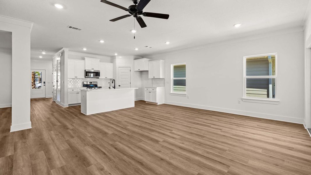 Spacious, unfurnished interior of a new home in Caballeros Estates At Hombre, Panama City Beach (Image 16).