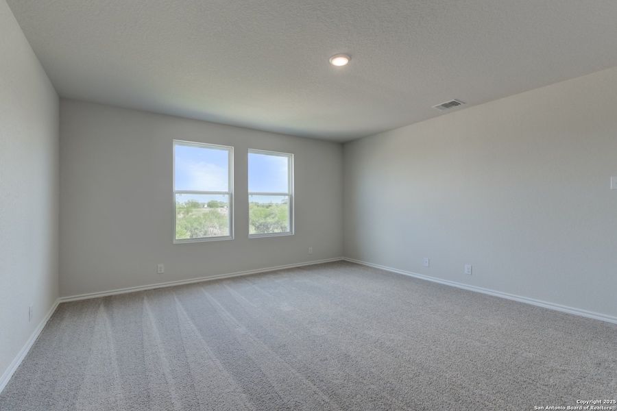 Spacious, unfurnished interior of a new home in Meadows at Hennersby Hollow 40's, San Antonio (Image 18). Spacious, unfurnished interior of a new home in Meadows at Hennersby Hollow 40's, San Antonio (Image 18).