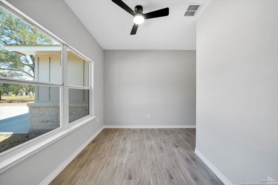 Spacious, unfurnished interior of a new home in , Natalia (Image 13).