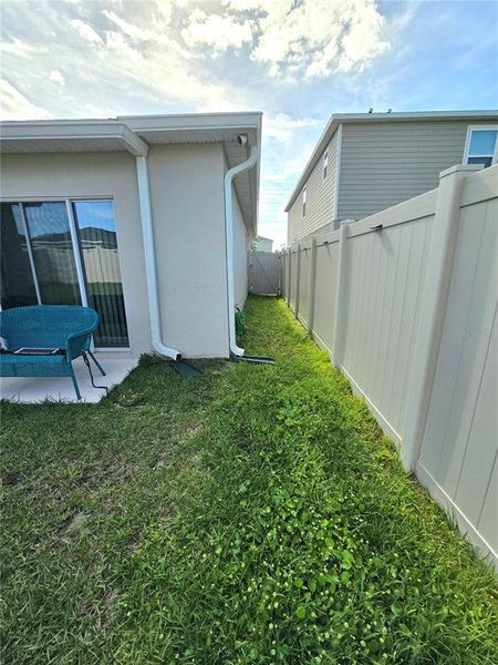 Exterior details and patio area of a home in , Haines City (Image 3).