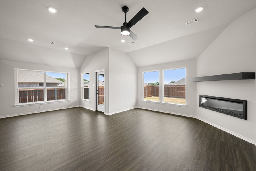 Spacious, unfurnished interior of a new home in Waterford Park, Weatherford (Image 17). Spacious, unfurnished interior of a new home in Waterford Park, Weatherford (Image 17).