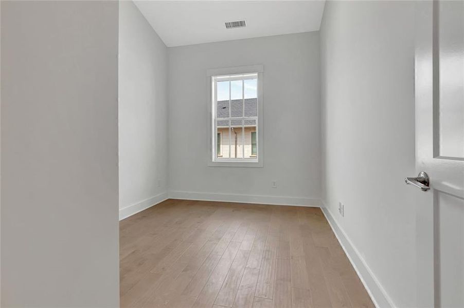 Spacious, unfurnished interior of a new home in Trilith, Fayetteville (Image 26).