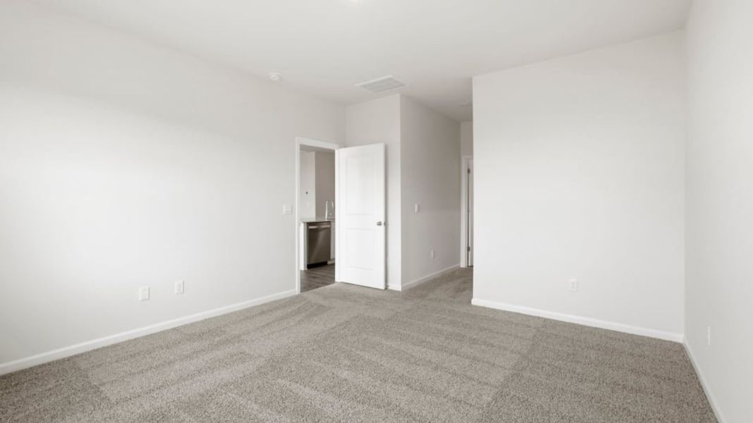 Spacious, unfurnished interior of a new home in Woodglen, Piedmont (Image 26).