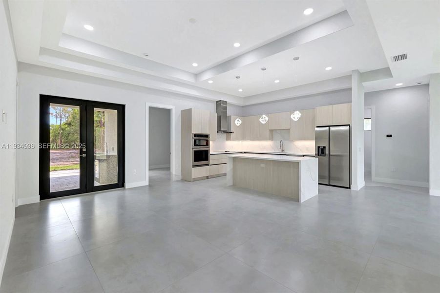 Spacious, unfurnished interior of a new home in , Naples (Image 24).
