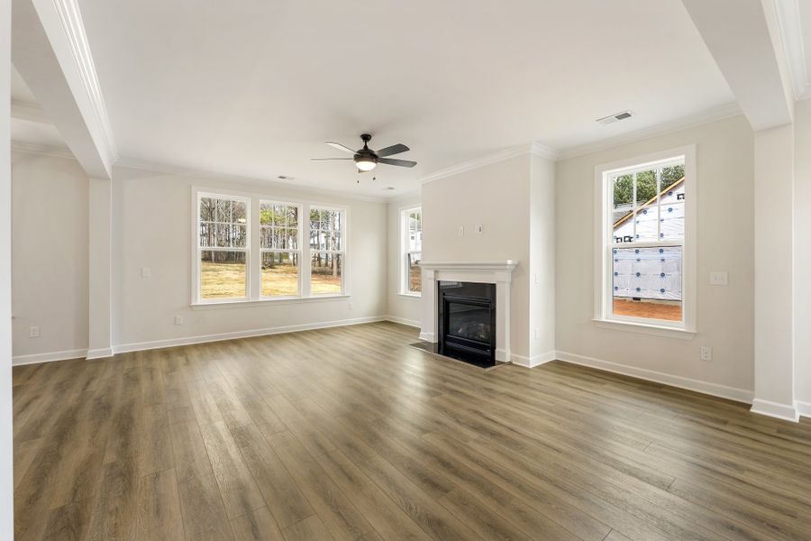 Spacious, unfurnished interior of a new home in Landing at Pine Lake, Anderson (Image 18).