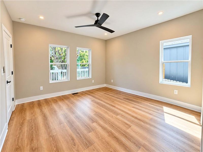 Spacious, unfurnished interior of a new home in , Macon (Image 7).