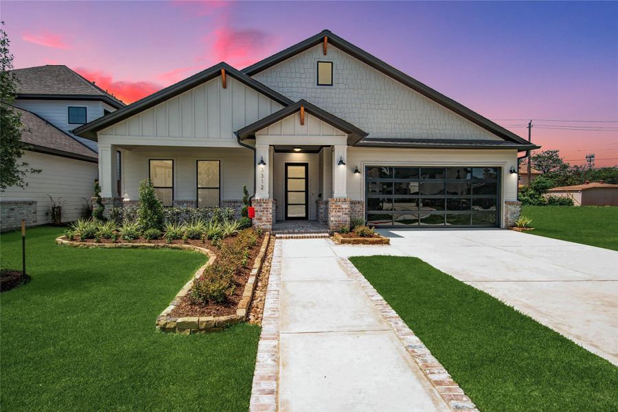 Beautiful, single-story new Mayberry home with over 2,200 sq. ft. No stairs—everything is on the first floor! It features an open floor plan and is unlike any other home inside the 610 loop. This location is convenient, just 10 minutes from Downtown, the Texas Medical Center, Hermann Park and Zoo, the Museum District, and Midtown. Additionally, Its Near two universities: the University of Houston and Texas Southern University. Beautiful, single-story new Mayberry home with over 2,200 sq. ft. No stairs—everything is on the first floor! It features an open floor plan and is unlike any other home inside the 610 loop. This location is convenient, just 10 minutes from Downtown, the Texas Medical Center, Hermann Park and Zoo, the Museum District, and Midtown. Additionally, Its Near two universities: the University of Houston and Texas Southern University.