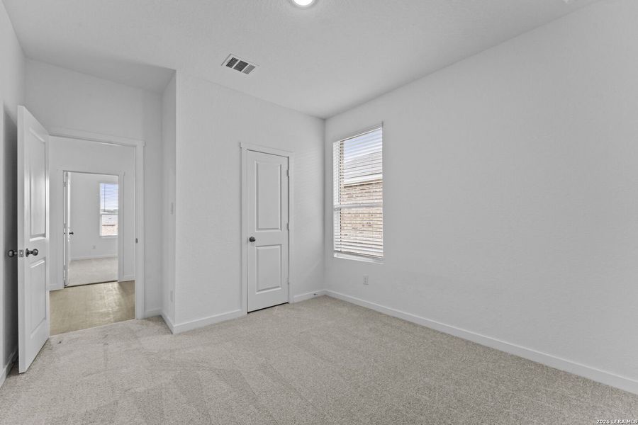 Spacious, unfurnished interior of a new home in Grace Valley, Cibolo (Image 15).
