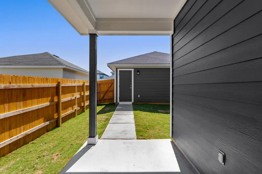 Exterior details and patio area of a home in Valverde, Bastrop (Image 4).