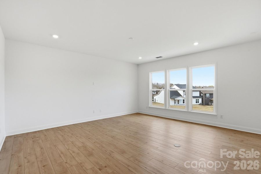 Spacious, unfurnished interior of a new home in Forest Creek, Waxhaw (Image 35).
