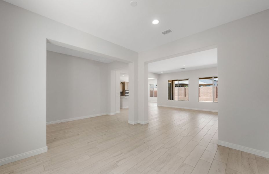 Spacious, unfurnished interior of a new home in Artisan at Asante, Surprise (Image 24).