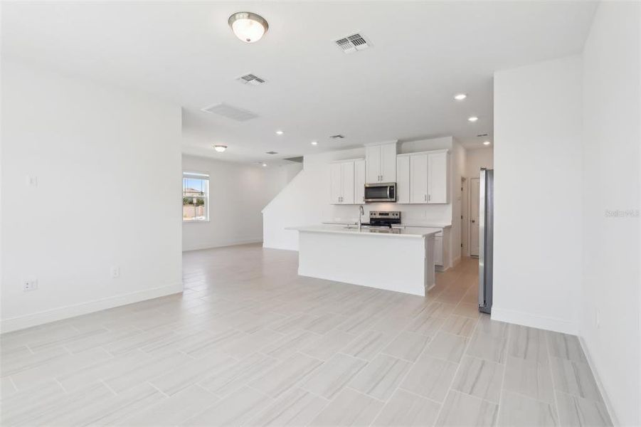 Spacious, unfurnished interior of a new home in Cyrene at Minneola - Villas, Montverde (Image 17).