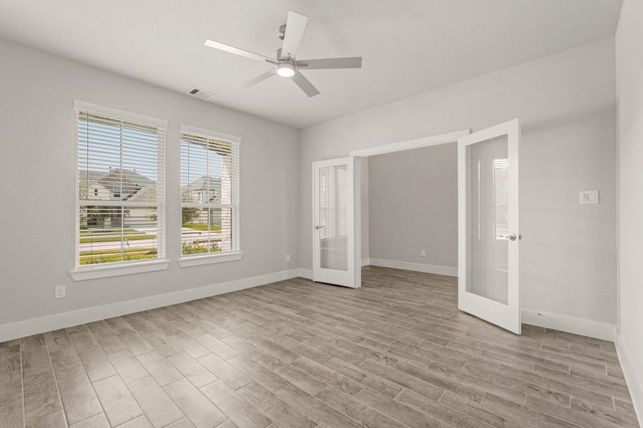 Spacious, unfurnished interior of a new home in Briarwood Crossing, Rosenberg (Image 18).