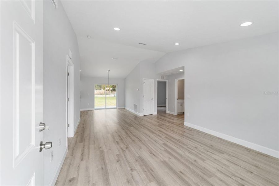 Spacious, unfurnished interior of a new home in , Dunnellon (Image 11).