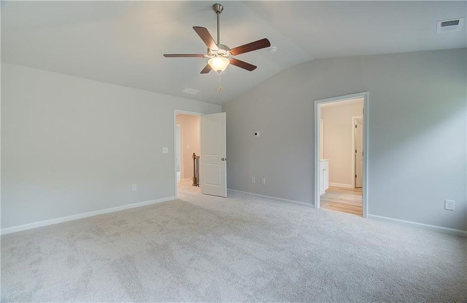 Spacious, unfurnished interior of a new home in Chapel Hill, Newnan (Image 7).
