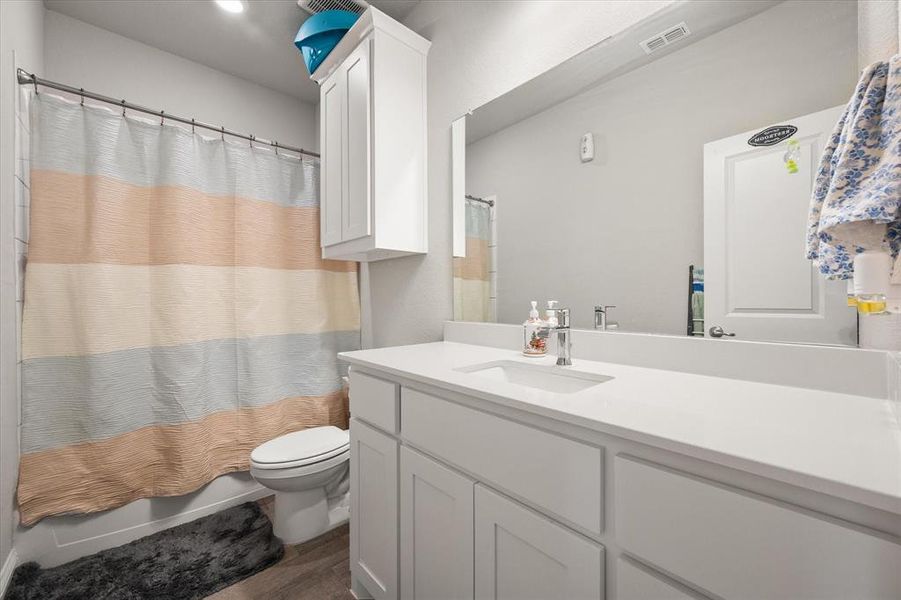 Furnished interior view inside a new home in Dove Creek, Midlothian (Image 23).