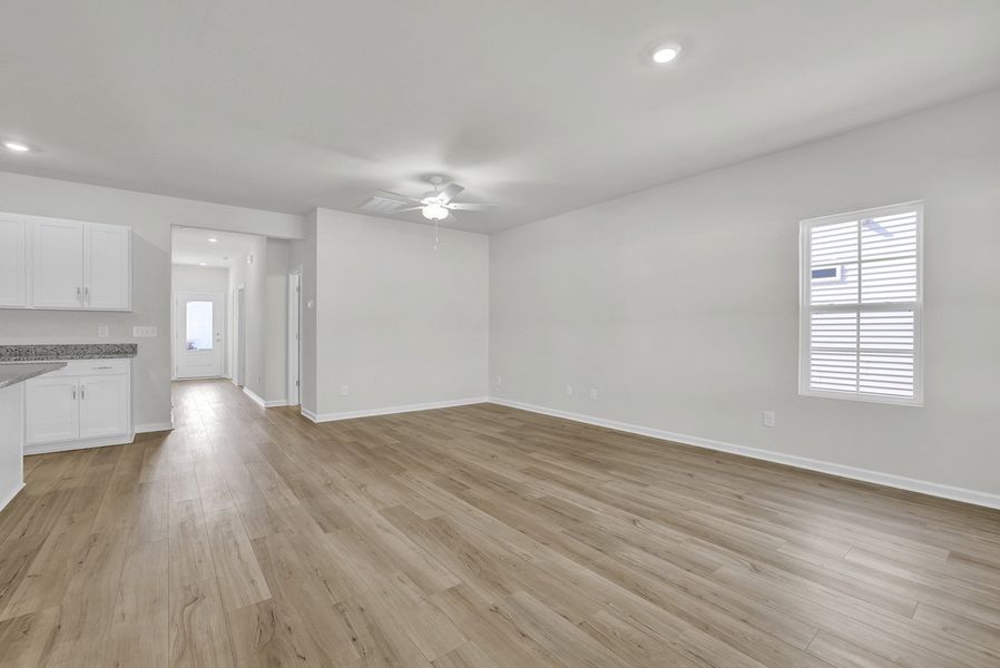 Spacious, unfurnished interior of a new home in River Tide Farms, Bolivia (Image 15).