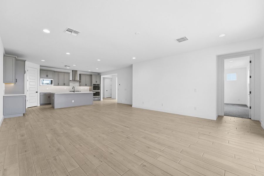 Spacious, unfurnished interior of a new home in Combs Ranch, San Tan Valley (Image 18).