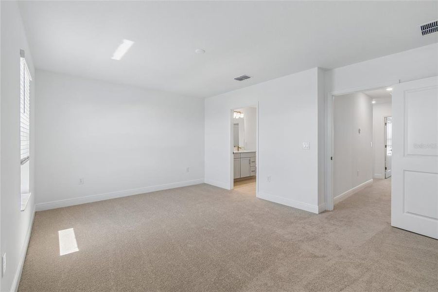 Spacious, unfurnished interior of a new home in SeaFlower, Bradenton (Image 16).