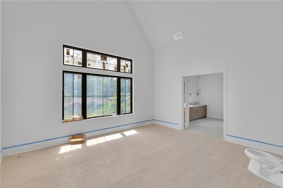 Spacious, unfurnished interior of a new home in , Atlanta (Image 13).