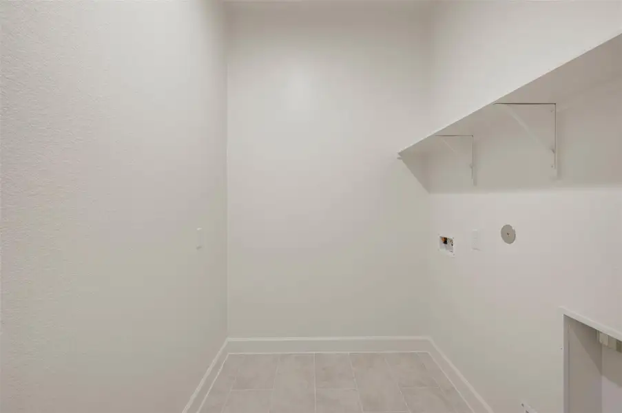 Spacious, unfurnished interior of a new home in Brookewater - Ascent Collection, Rosenberg (Image 27).