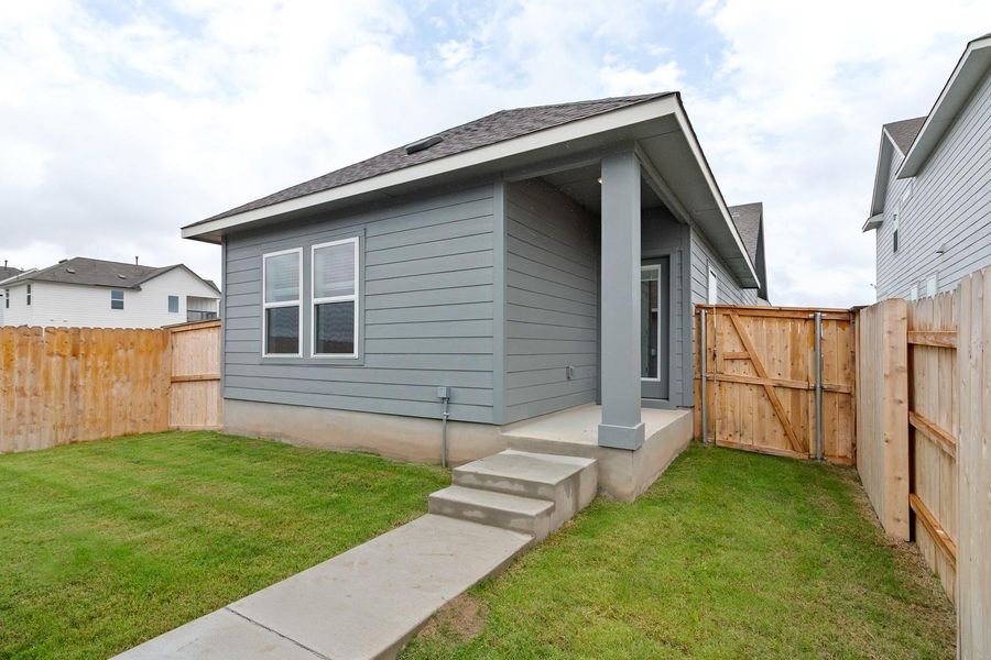 Exterior details and patio area of a home in Trace, San Marcos (Image 3).
