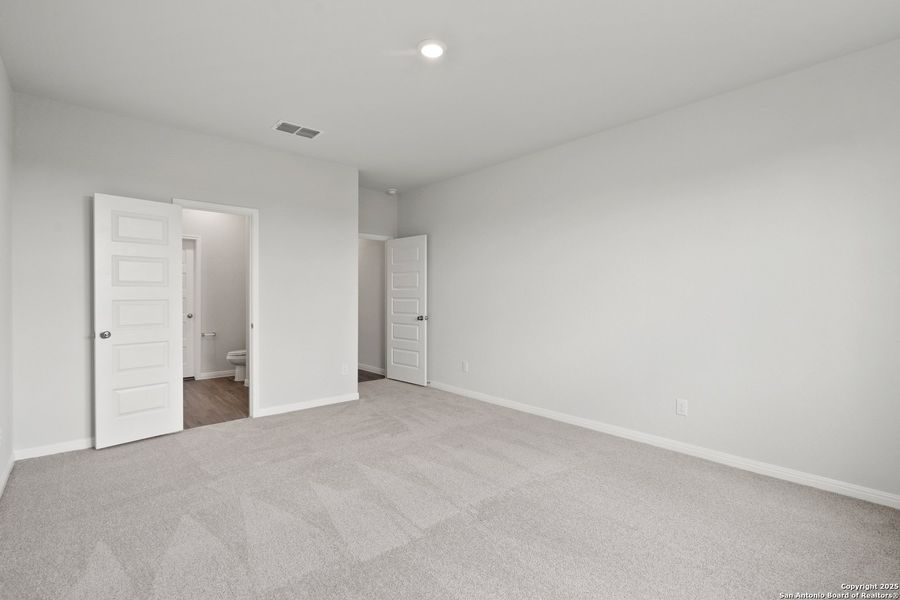 Spacious, unfurnished interior of a new home in Timber Creek, San Antonio (Image 14). Spacious, unfurnished interior of a new home in Timber Creek, San Antonio (Image 14).