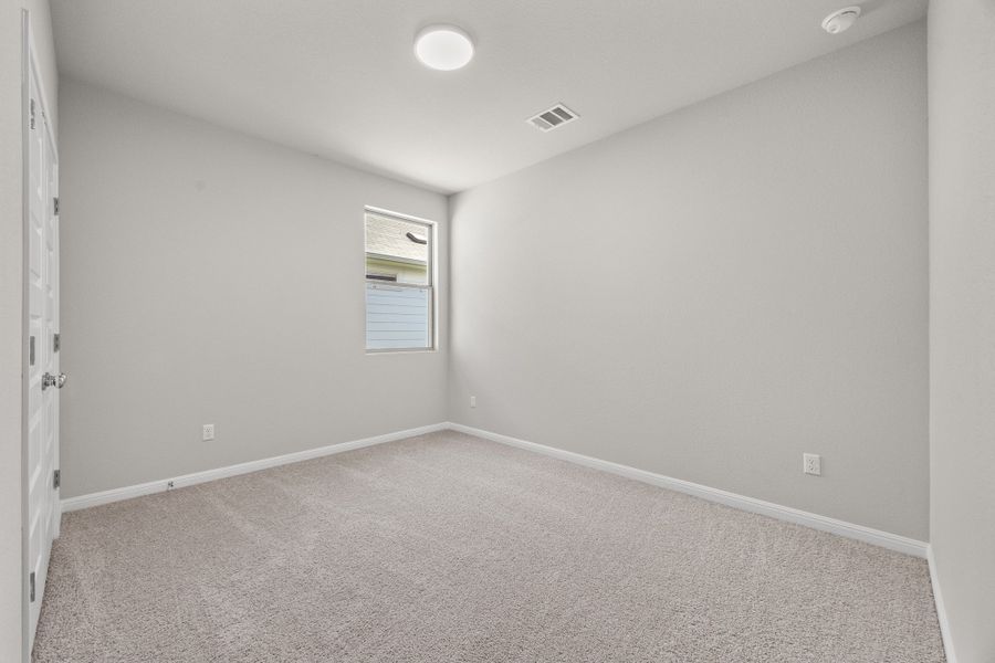 Spacious, unfurnished interior of a new home in Trinity Ranch, Elgin (Image 25).