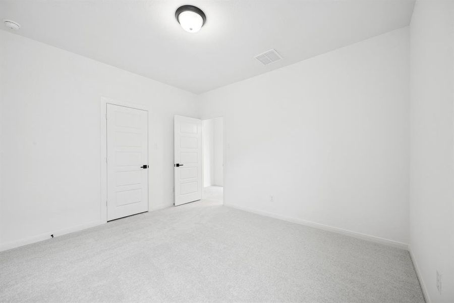 Spacious, unfurnished interior of a new home in Mantua Point Gardens, Van Alstyne (Image 31).