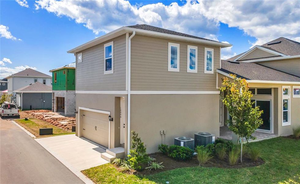 Exterior details and patio area of a home in Laureate Park, Orlando (Image 3).