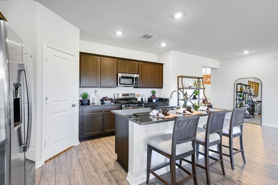 Furnished interior view inside a new home in Madero 50s, Fort Worth (Image 5).